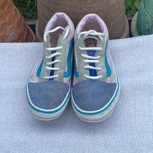 Girls used Vans , suede , Color block, pastels. great soles